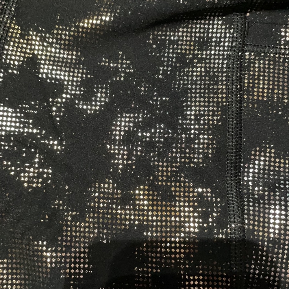 Victoria Secrets knockout leggings - Picture 3 of 4